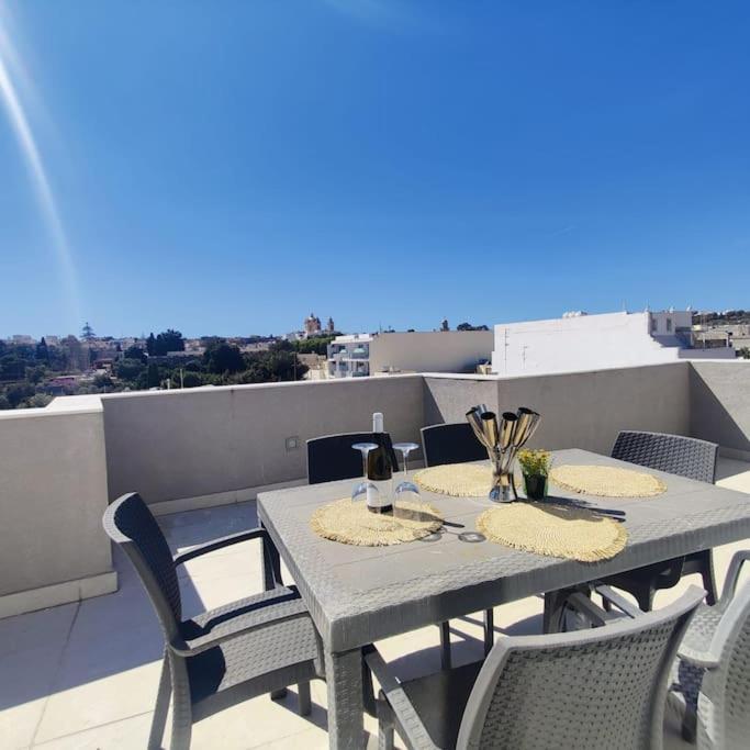 Appartement Cozy Penthouse In Central Malta à Balzan Extérieur photo